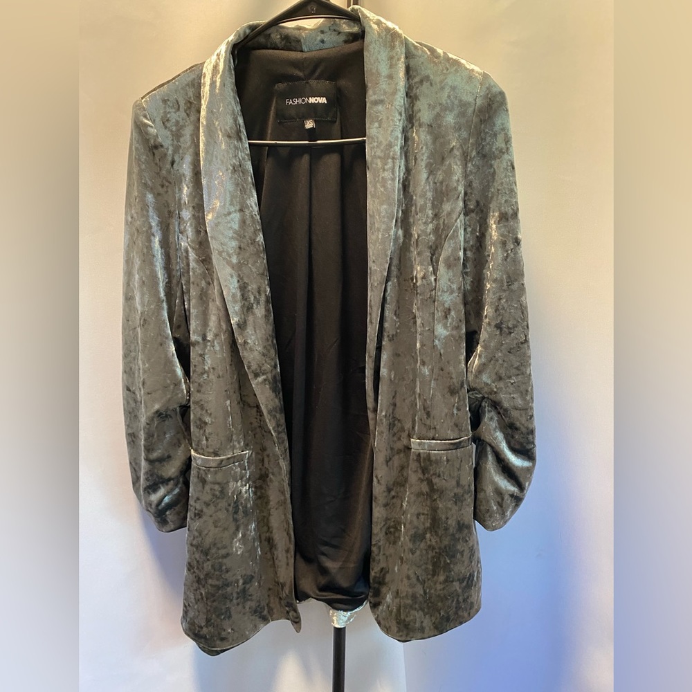 NWOT Velvet Fashion Nova Blazer!